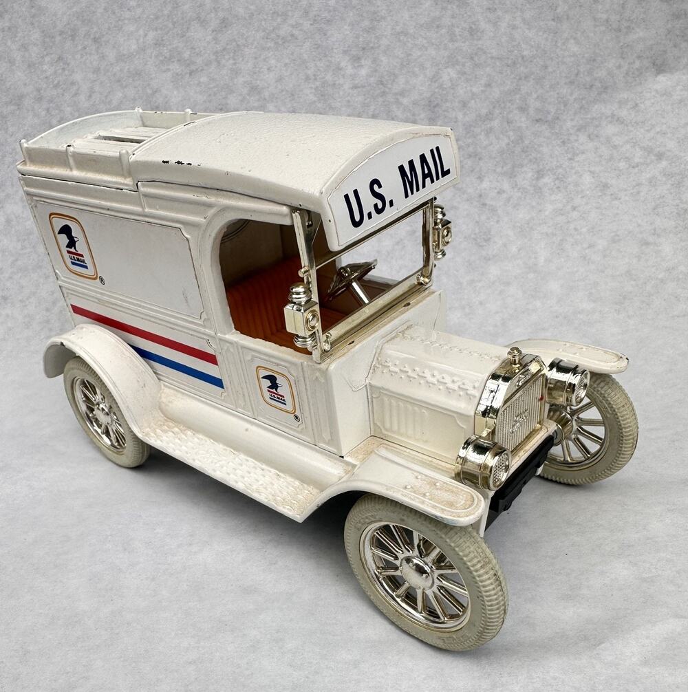 U.S. Post Office Bank Ford 1913 Model T Van ERTL preowned A40